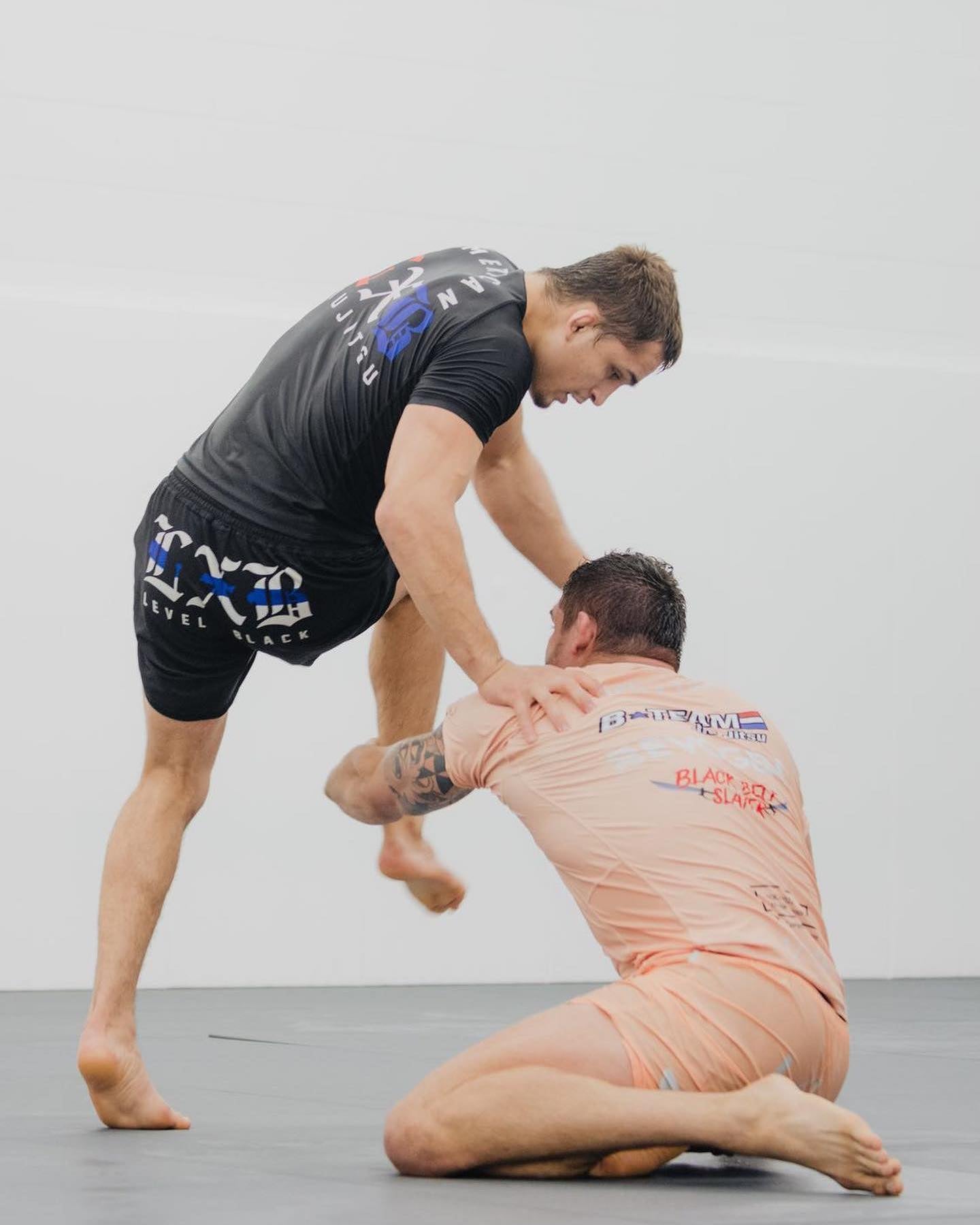 VHTS NICKY ROD "BLACKBELT SLAYER" SPECIAL EDITION Short sleeves rash guard Coral