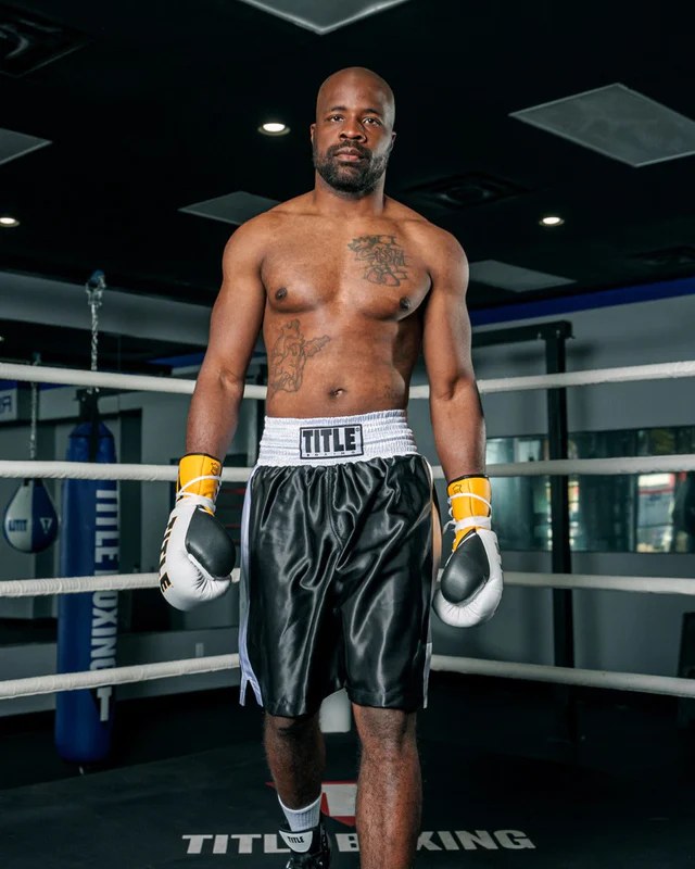 TITLE Boxing Edge Boxing Trunks 2.0: Black/White