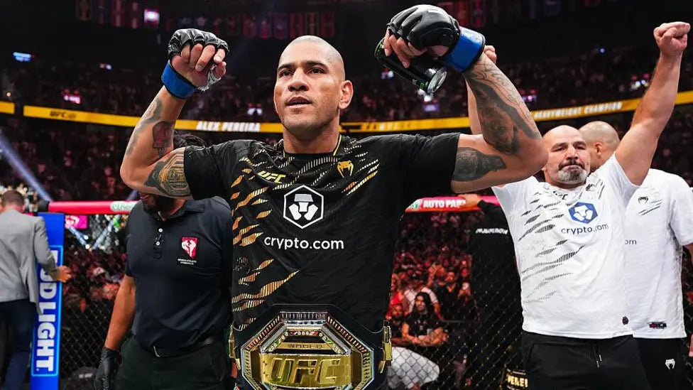 Pereira stops Ankalaev to reclaim light-heavyweight title by BBC